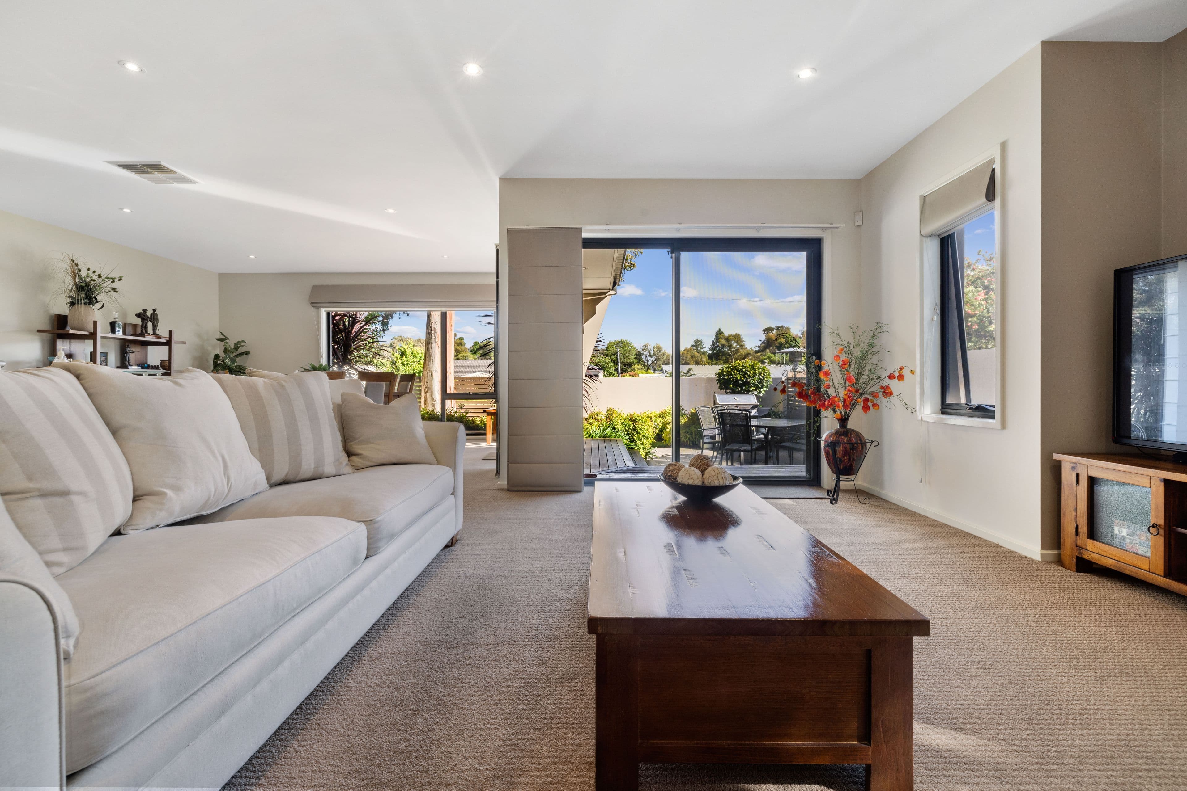 2 Biddlecombe Street, Pearce ACT 2607, Pearce - Thumbnail 2