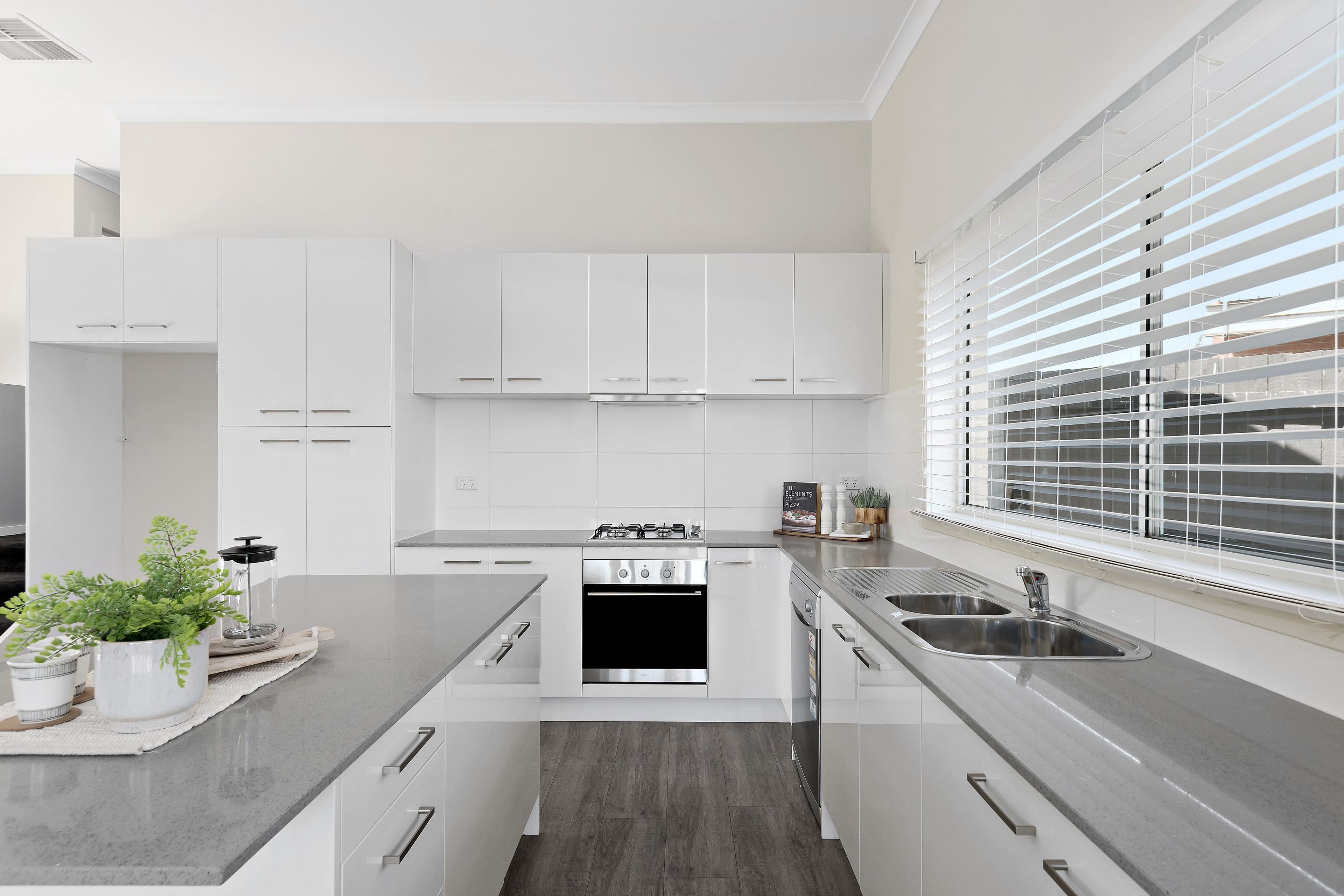 12 Golden Court, Frankston North VIC 3200, Frankston North - Thumbnail 2