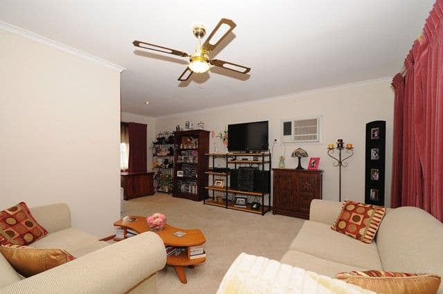 94 Silvereye Crescent, WERRIBEE VIC 3030, Werribee - Thumbnail 2