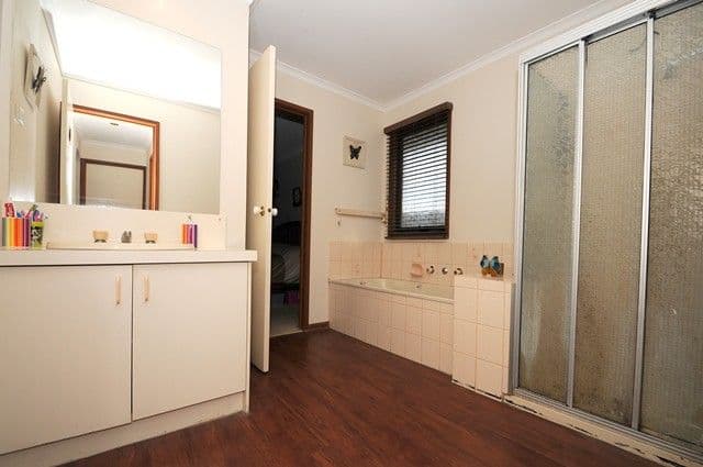 94 Silvereye Crescent, WERRIBEE VIC 3030, Werribee - Thumbnail 3