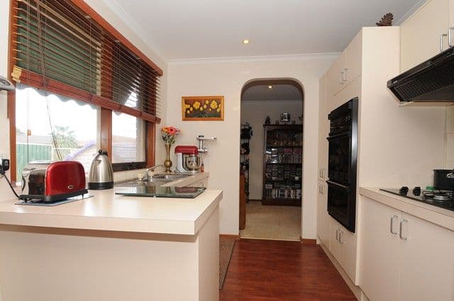 94 Silvereye Crescent, WERRIBEE VIC 3030, Werribee - Thumbnail 5