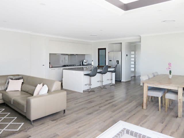 18 Paddy Circuit, Ormeau QLD 4208, Ormeau - Thumbnail 3