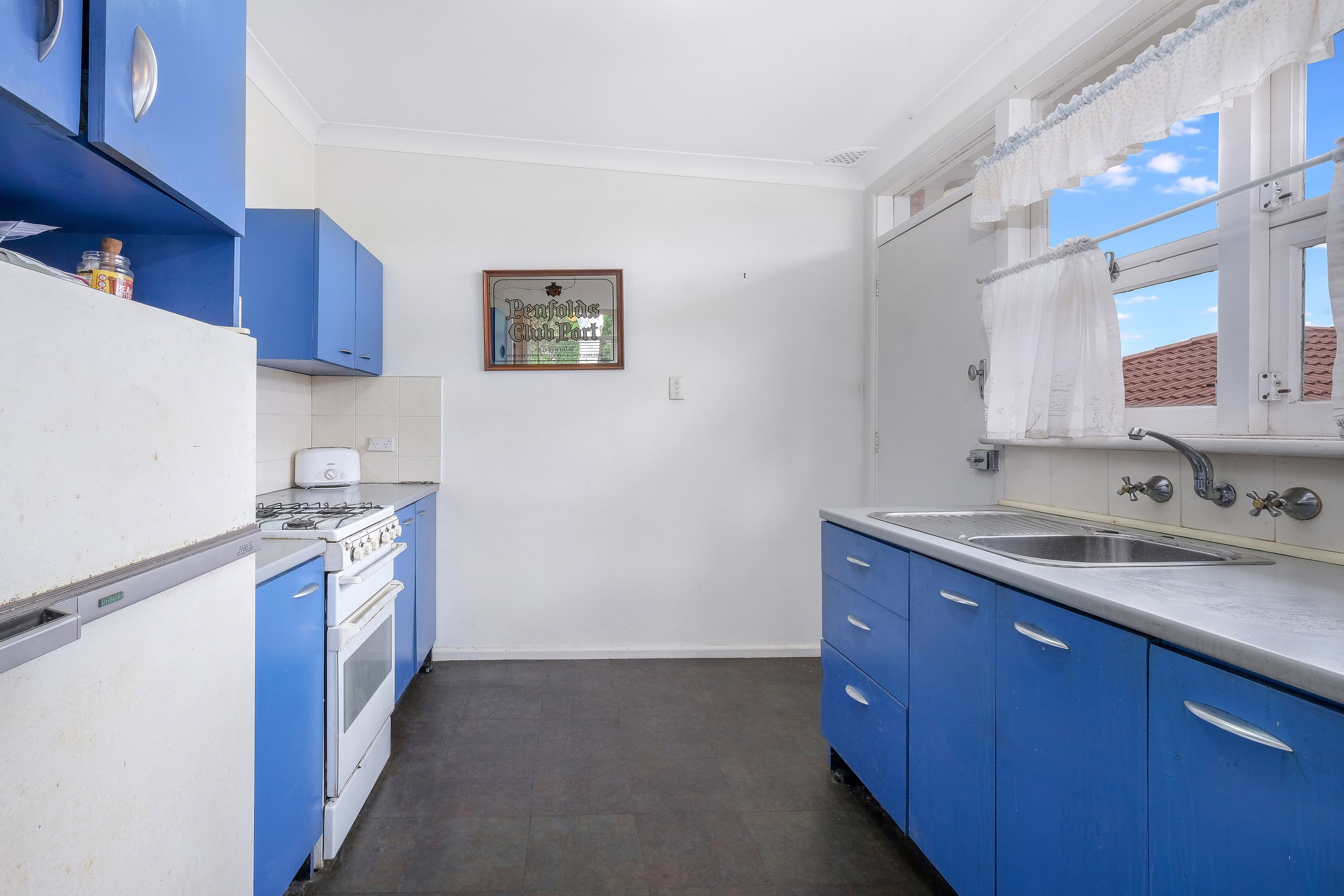 39 Wendy Avenue, Georges Hall NSW 2198, Georges Hall - Thumbnail 4