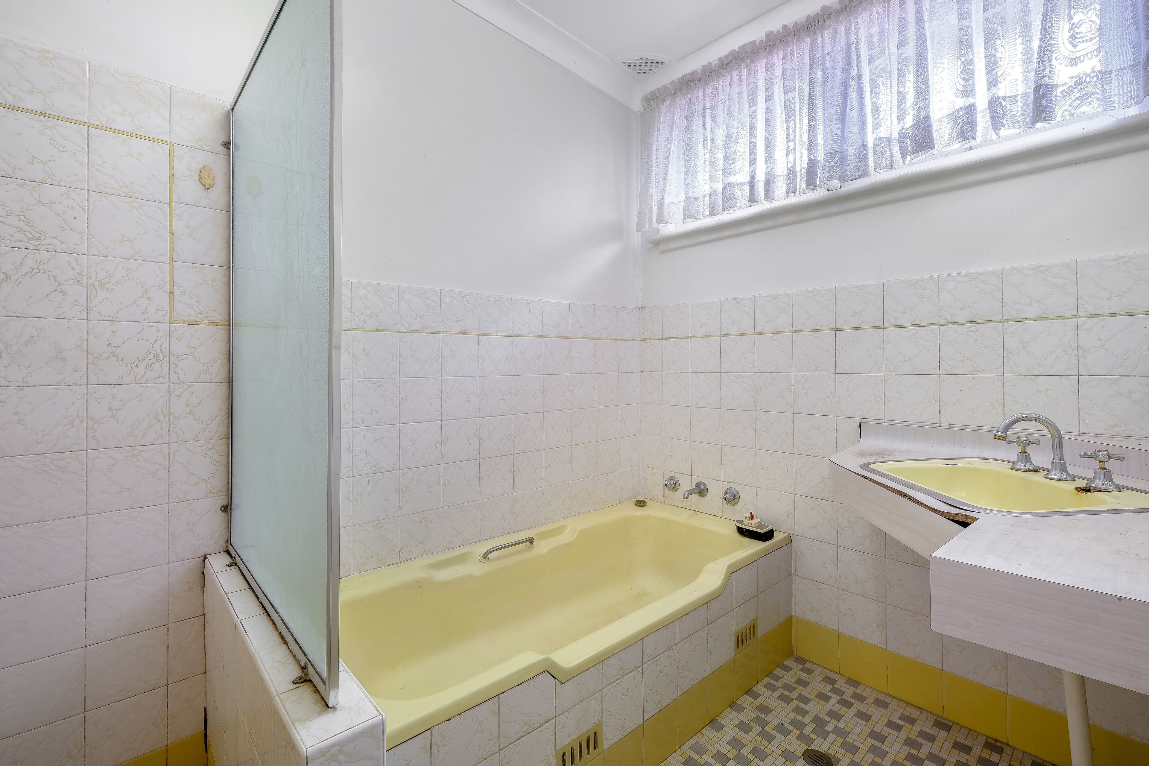 39 Wendy Avenue, Georges Hall NSW 2198, Georges Hall - Thumbnail 7