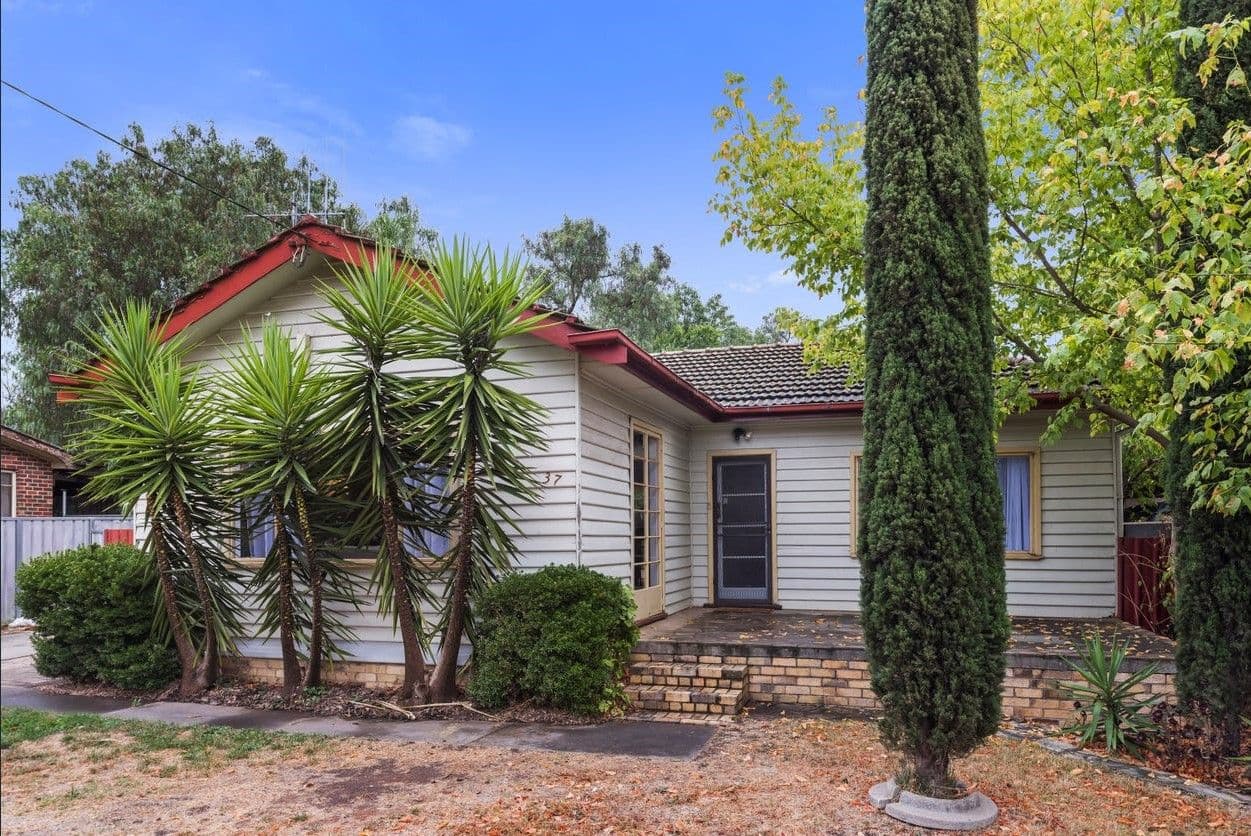37 Holdsworth Road, Long Gully VIC 3550, Long Gully - Image 1