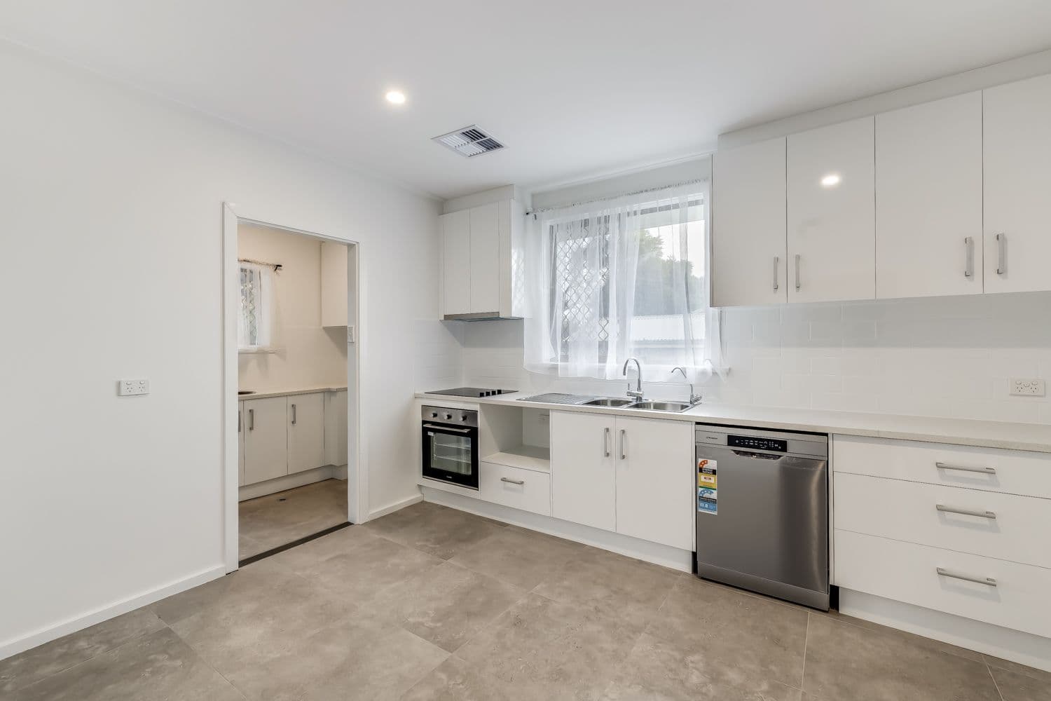 4 Bush Street, Elizabeth Downs SA 5113, Elizabeth Downs - Thumbnail 2