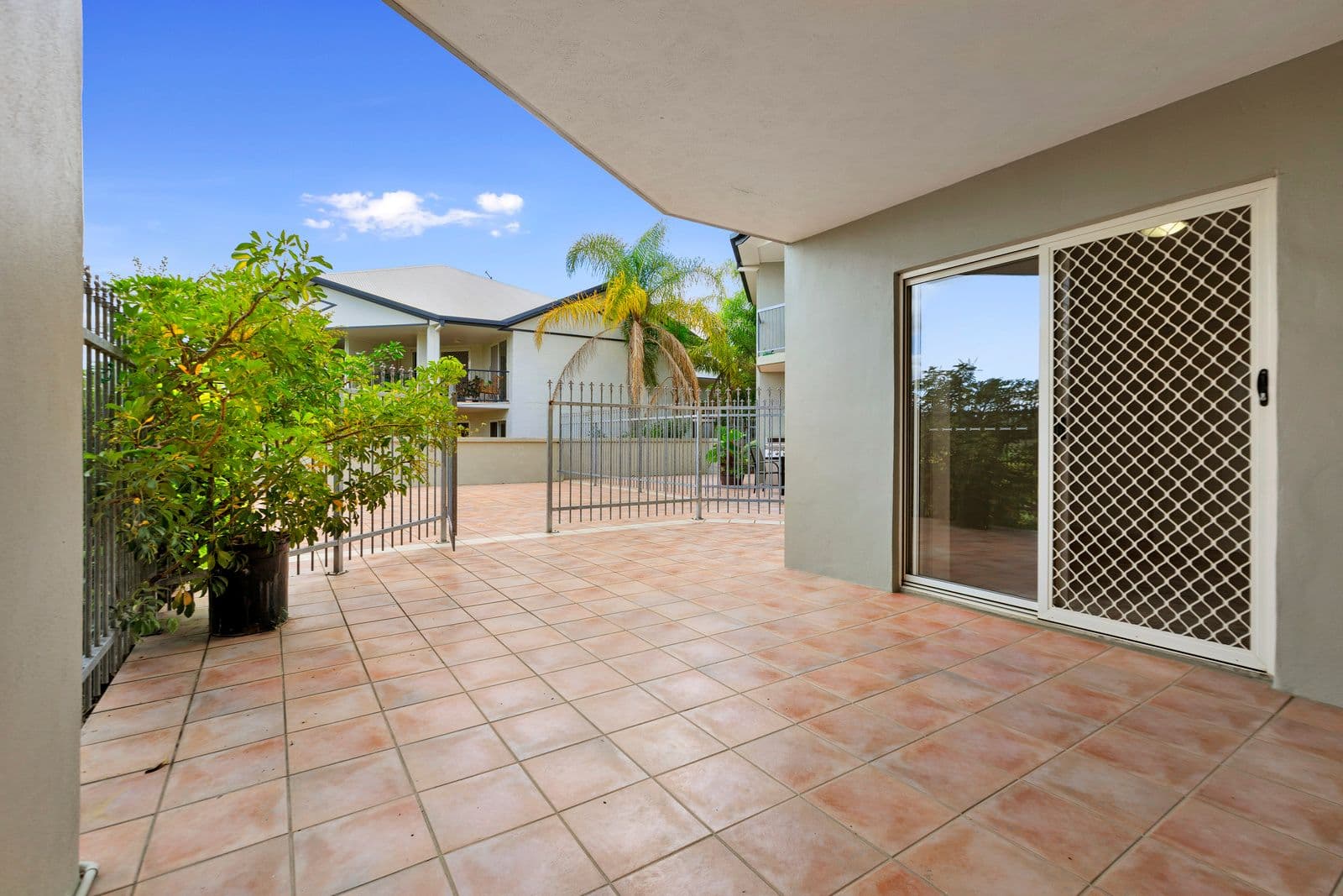 373, Altona - Image 1