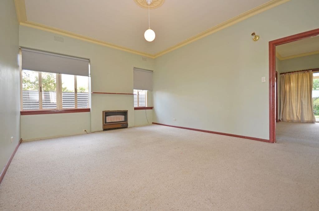 10 Young Street, GOLDEN POINT VIC 3350, Golden Point - Thumbnail 4