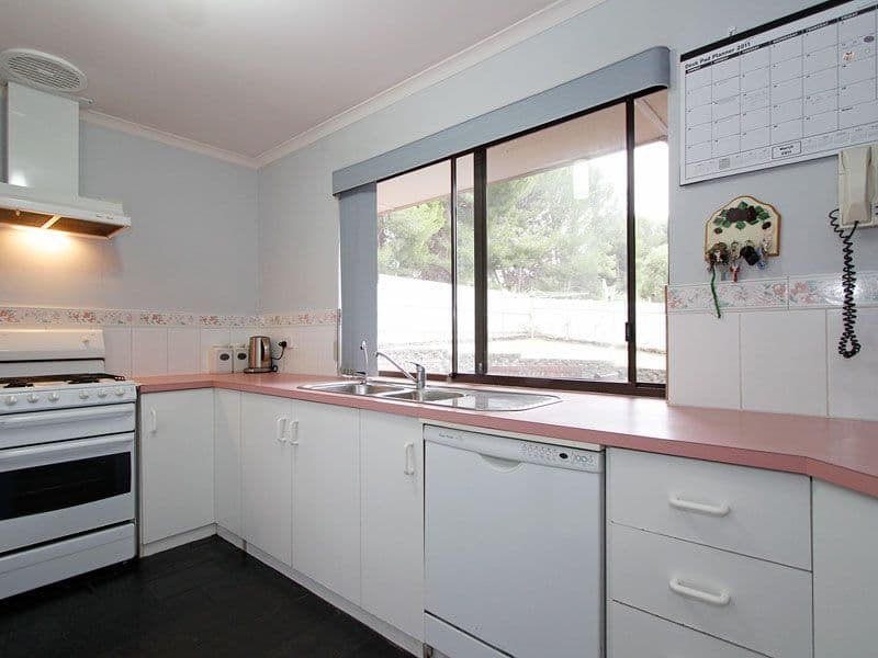 8 Failie Court, HUNTFIELD HEIGHTS SA 5163, Huntfield Heights - Thumbnail 4