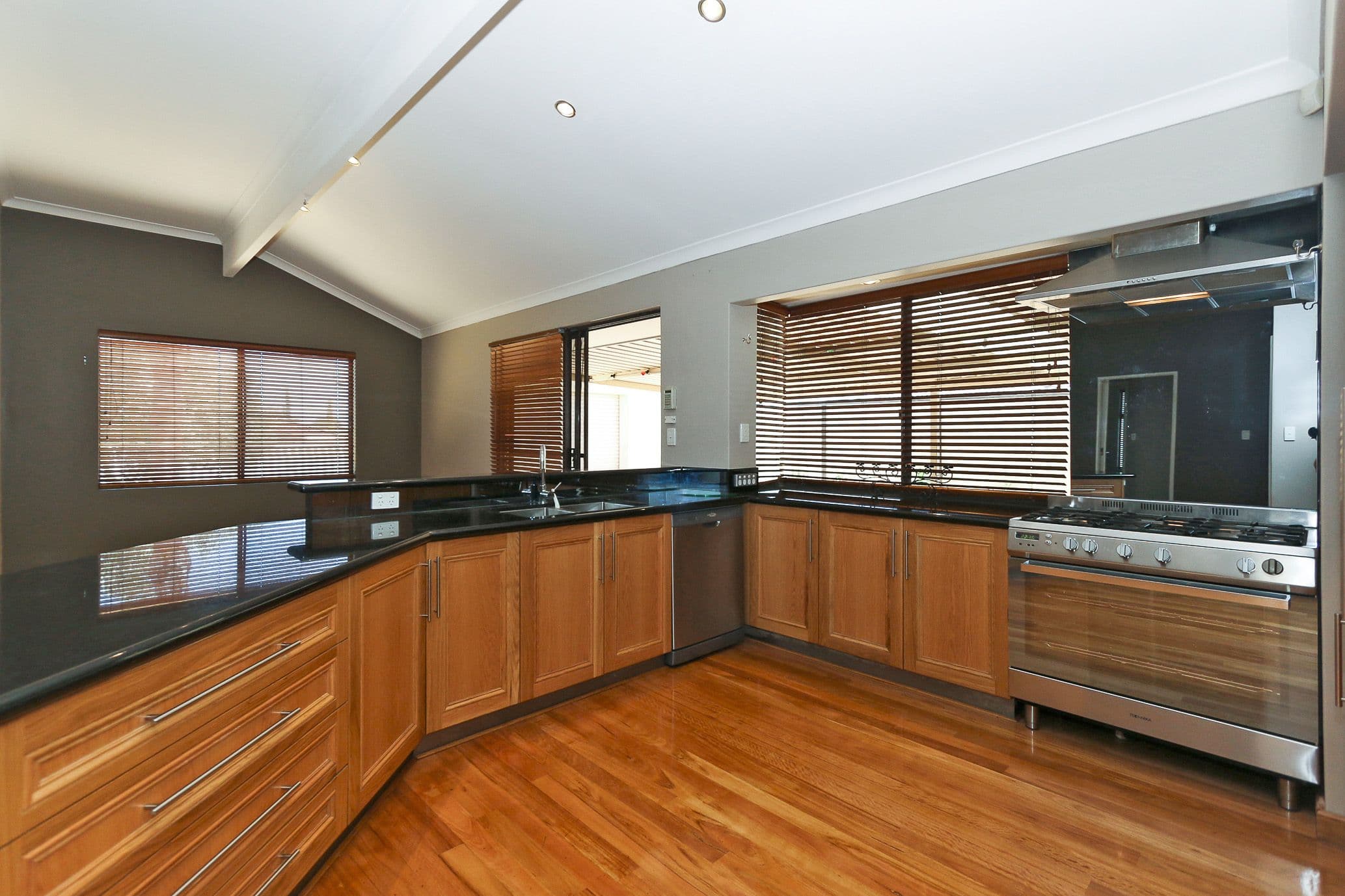 27 Daventry Drive, Alexander Heights WA 6064, Alexander Heights - Thumbnail 2