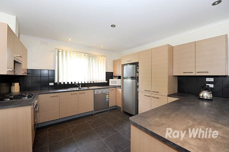19 Silverton Drive, FERNTREE GULLY VIC 3156, Ferntree Gully - Thumbnail 3