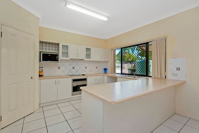 32 Honeysuckle Way, CALAMVALE QLD 4116, Calamvale - Thumbnail 2