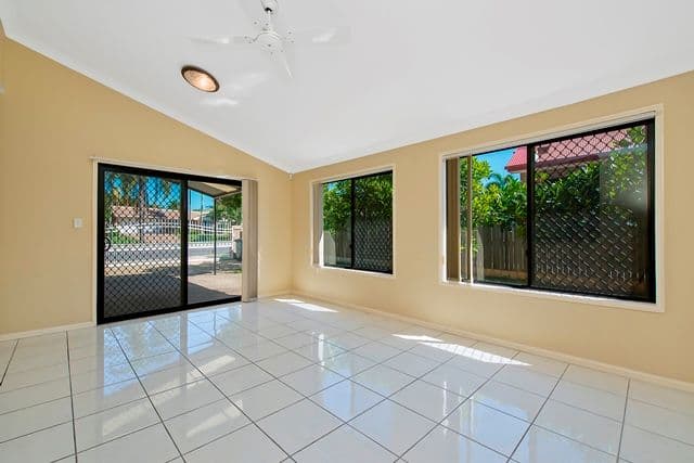 32 Honeysuckle Way, CALAMVALE QLD 4116, Calamvale - Thumbnail 4