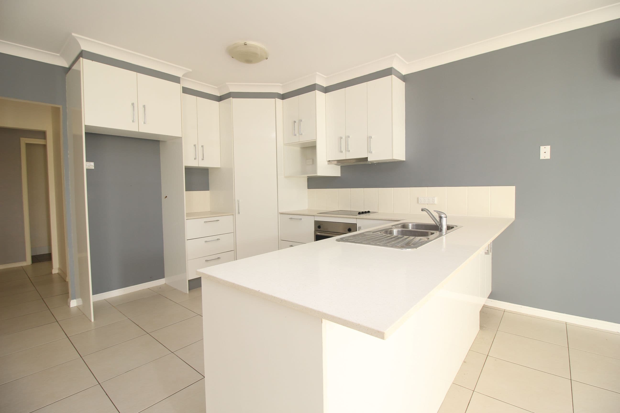7 Glovar Street, EMERALD QLD 4720, Emerald - Thumbnail 3