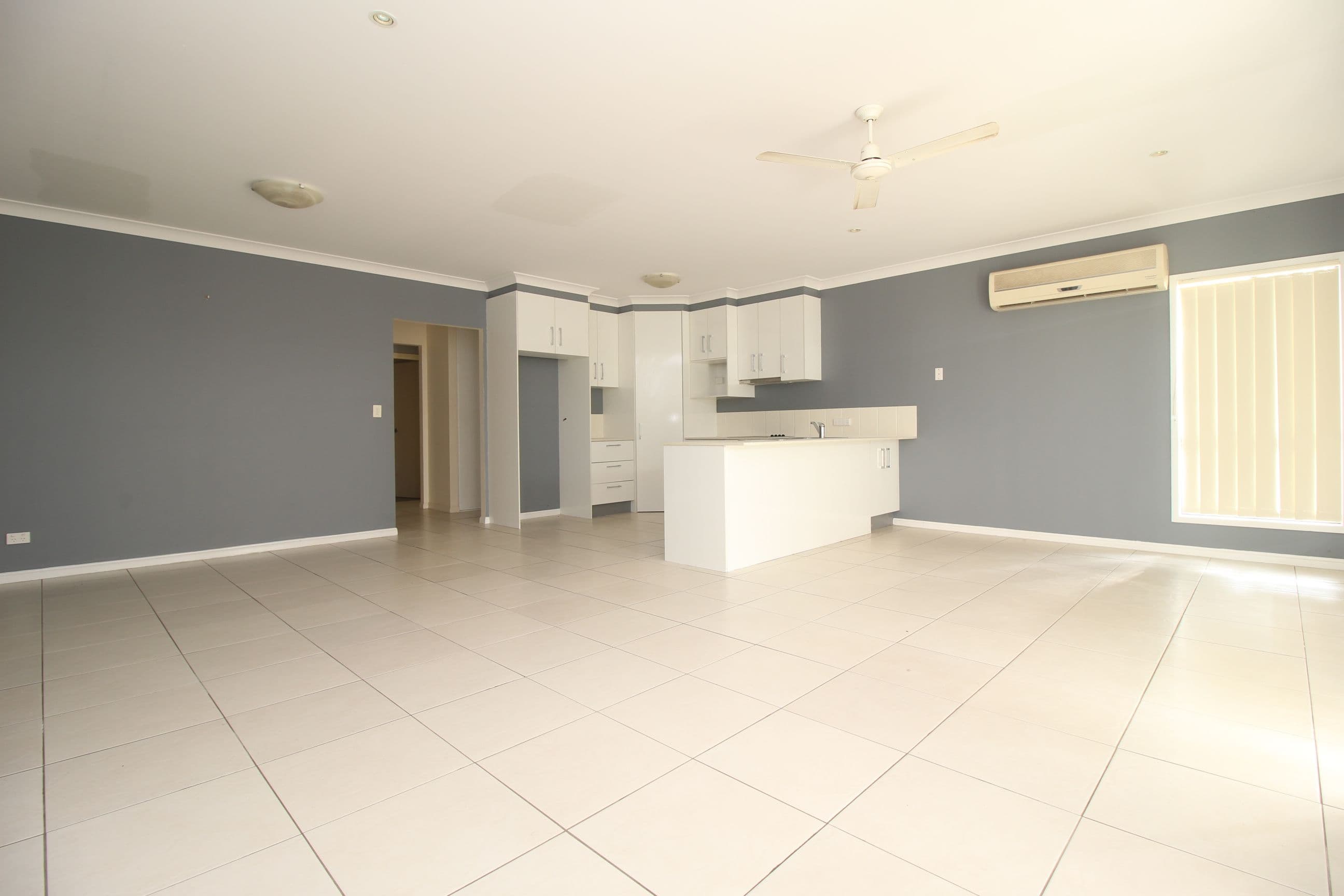 7 Glovar Street, EMERALD QLD 4720, Emerald - Thumbnail 4