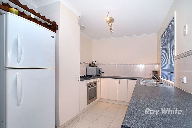 5 Taplan Crescent, CRANBOURNE VIC 3977, Cranbourne West - Thumbnail 2