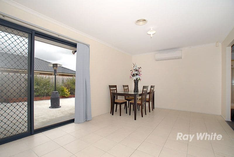 5 Taplan Crescent, CRANBOURNE VIC 3977, Cranbourne West - Thumbnail 3