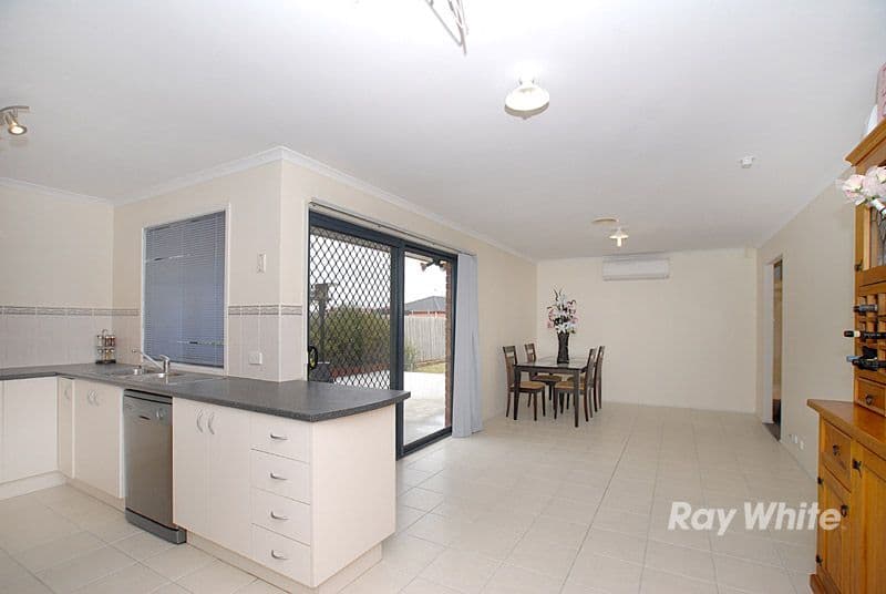 5 Taplan Crescent, CRANBOURNE VIC 3977, Cranbourne West - Thumbnail 4
