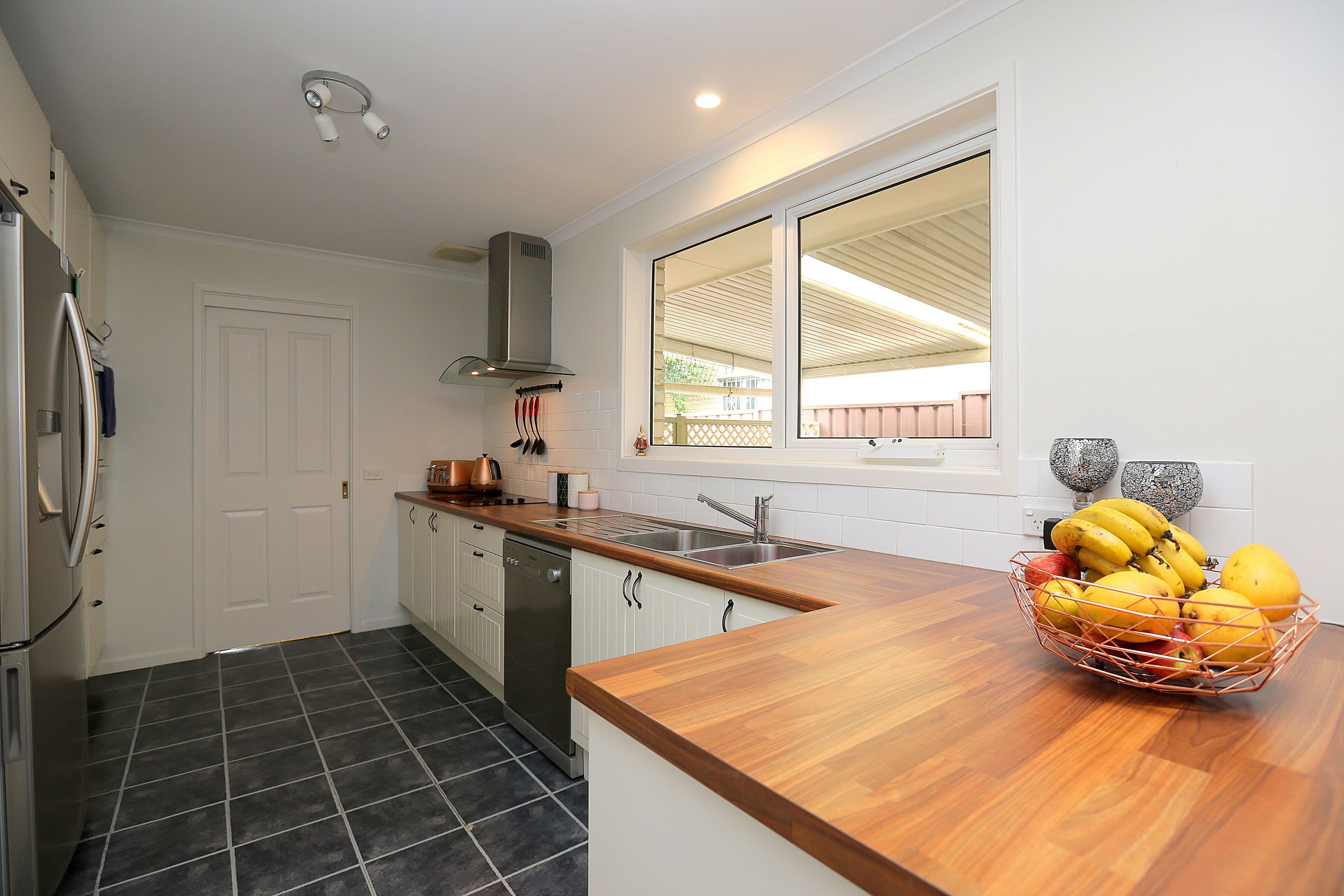 53 Oak Drive, Georges Hall - Thumbnail 4