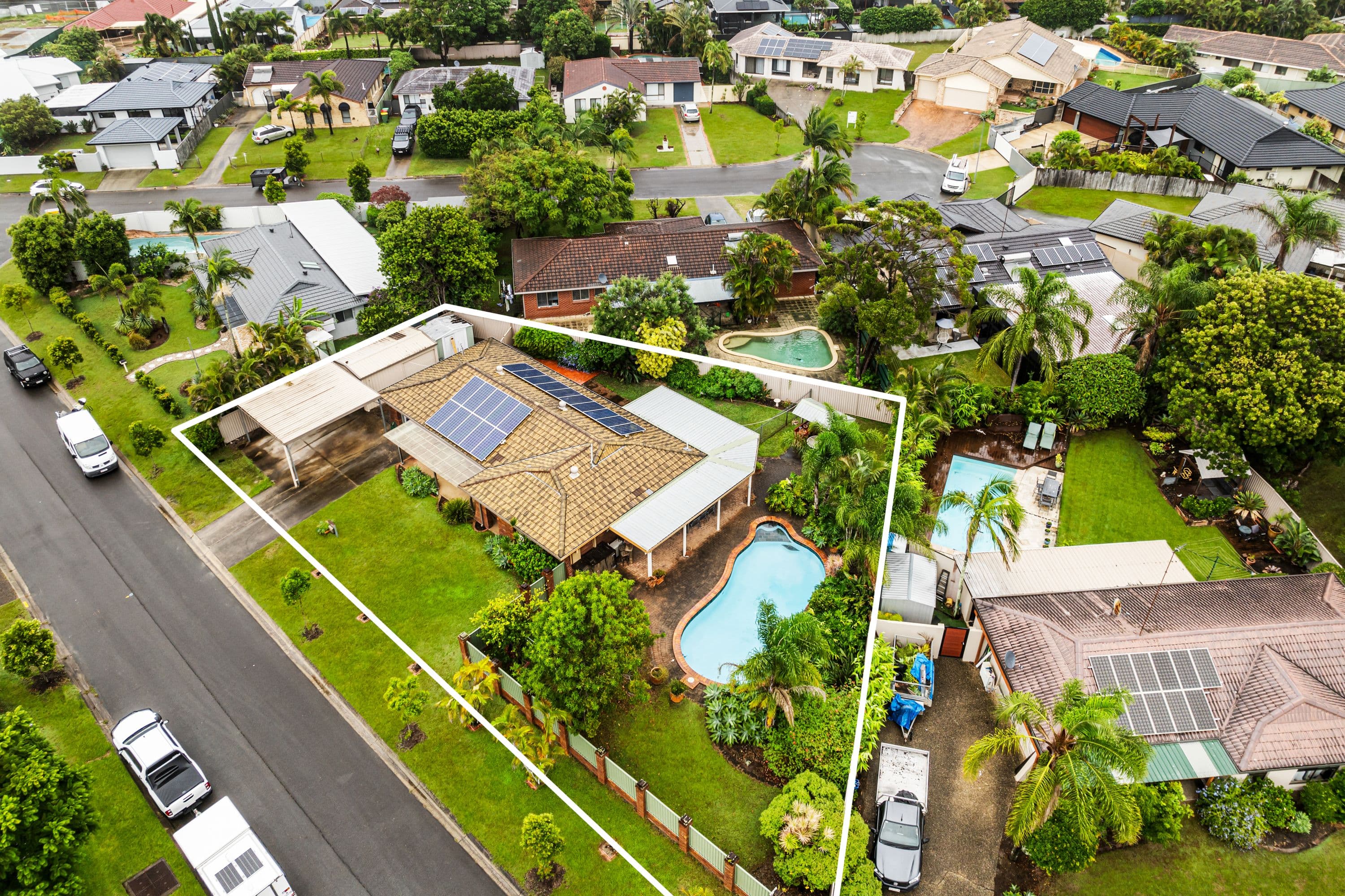 17 Wayfarer Avenue, Mermaid Waters QLD 4218, Mermaid Waters - Thumbnail 4