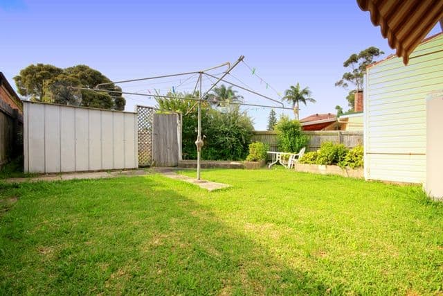 13 Sunny Crescent, PUNCHBOWL NSW 2196, Punchbowl - Thumbnail 5