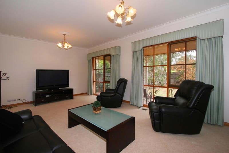 17  Newbridge Close, DINGLEY VILLAGE VIC 3172, Dingley Village - Thumbnail 2