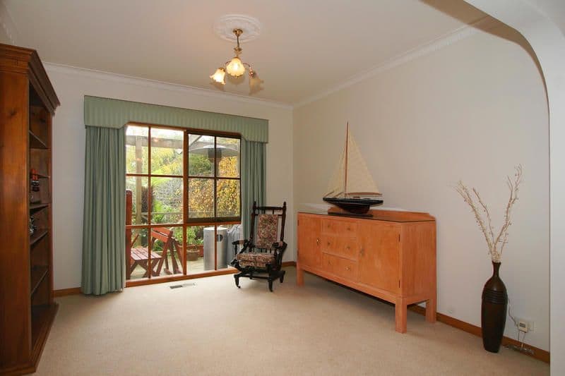 17  Newbridge Close, DINGLEY VILLAGE VIC 3172, Dingley Village - Thumbnail 3