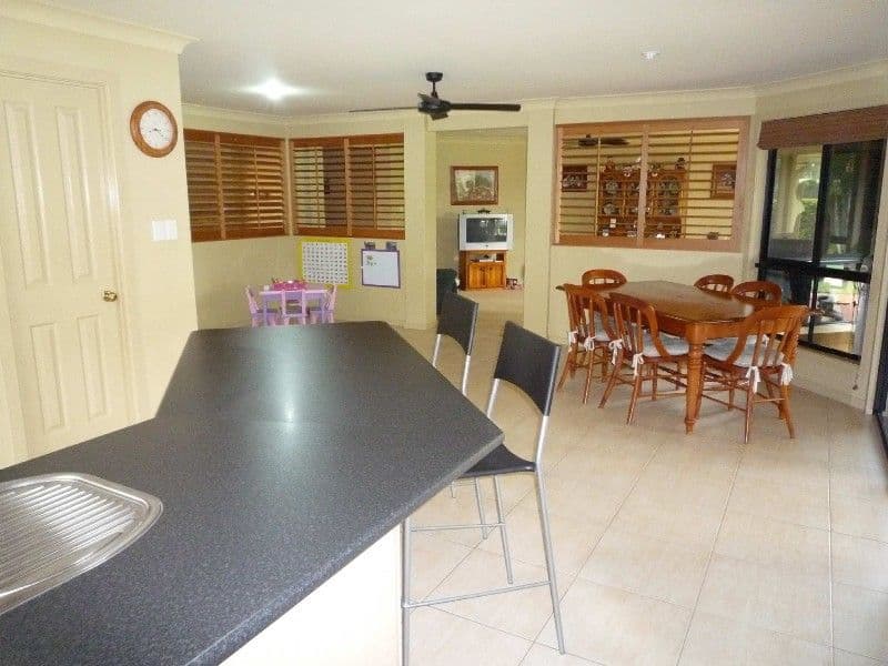 27 Petworth Court, ARUNDEL QLD 4214, Arundel - Thumbnail 6