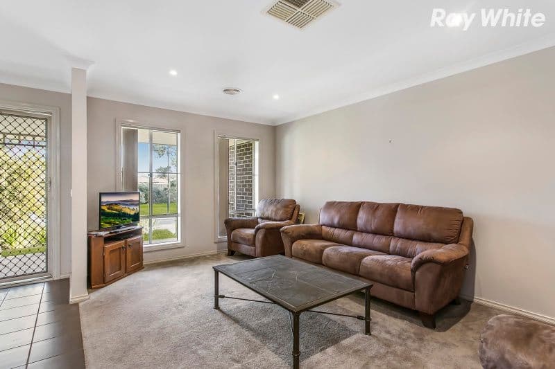 20 Chestnut Chase, Pakenham VIC 3810, Pakenham - Thumbnail 2