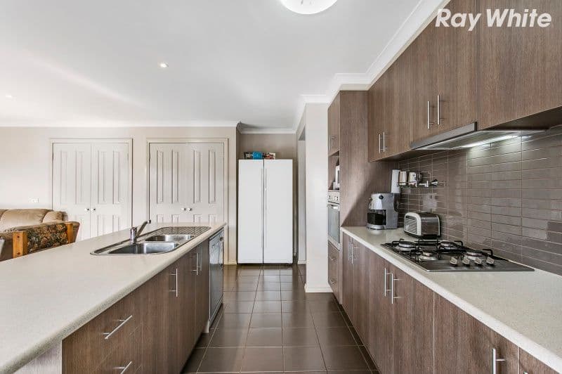 20 Chestnut Chase, Pakenham VIC 3810, Pakenham - Thumbnail 3