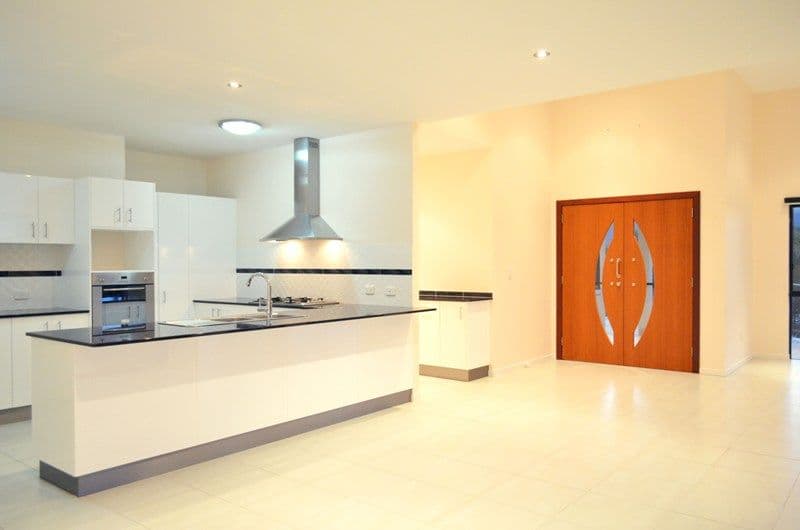 5 Whitehaven Crescent, CANNONVALE QLD 4802, Cannonvale - Thumbnail 2