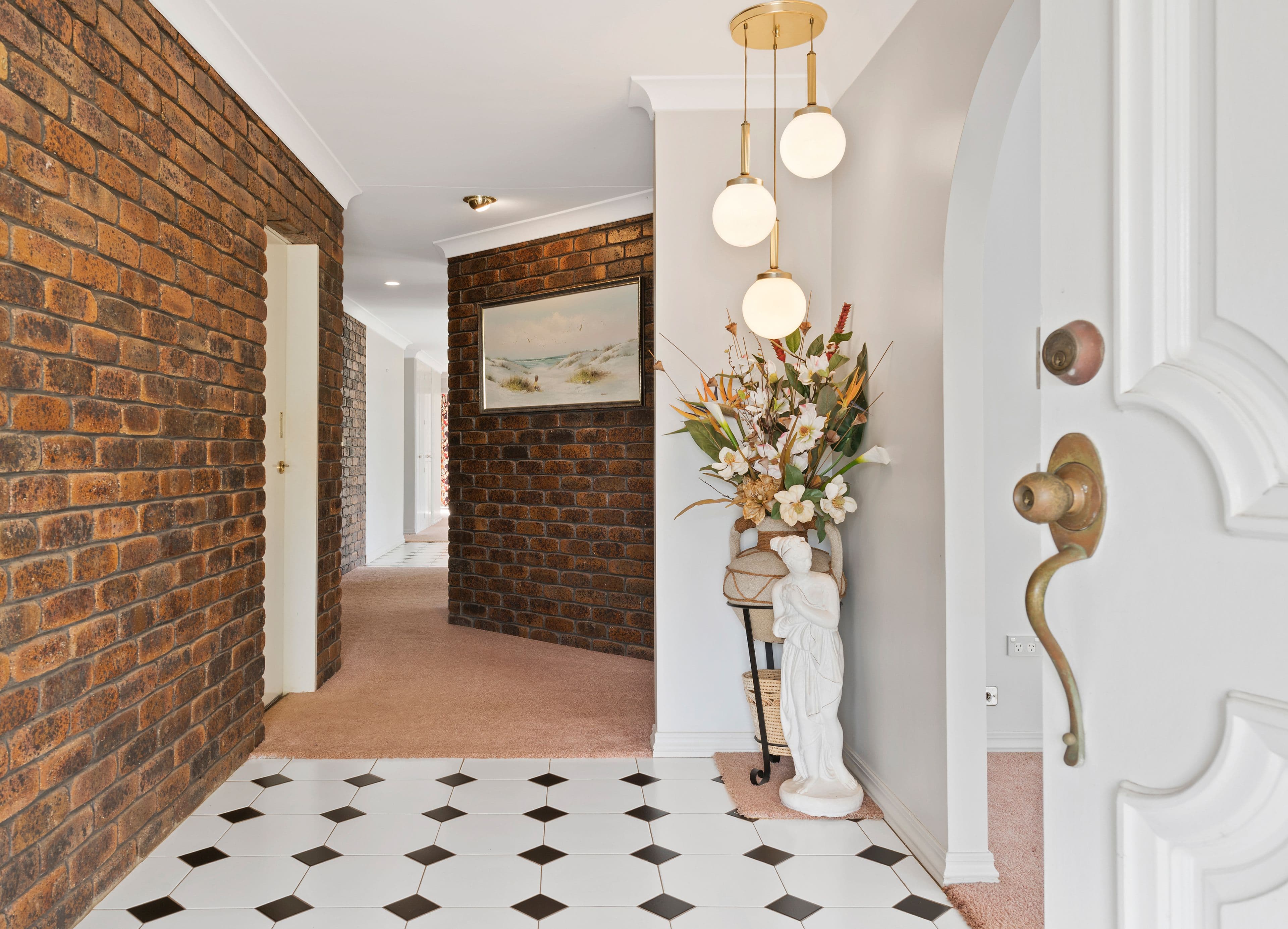 44 Enfield Drive, Bayswater, Bayswater - Thumbnail 2