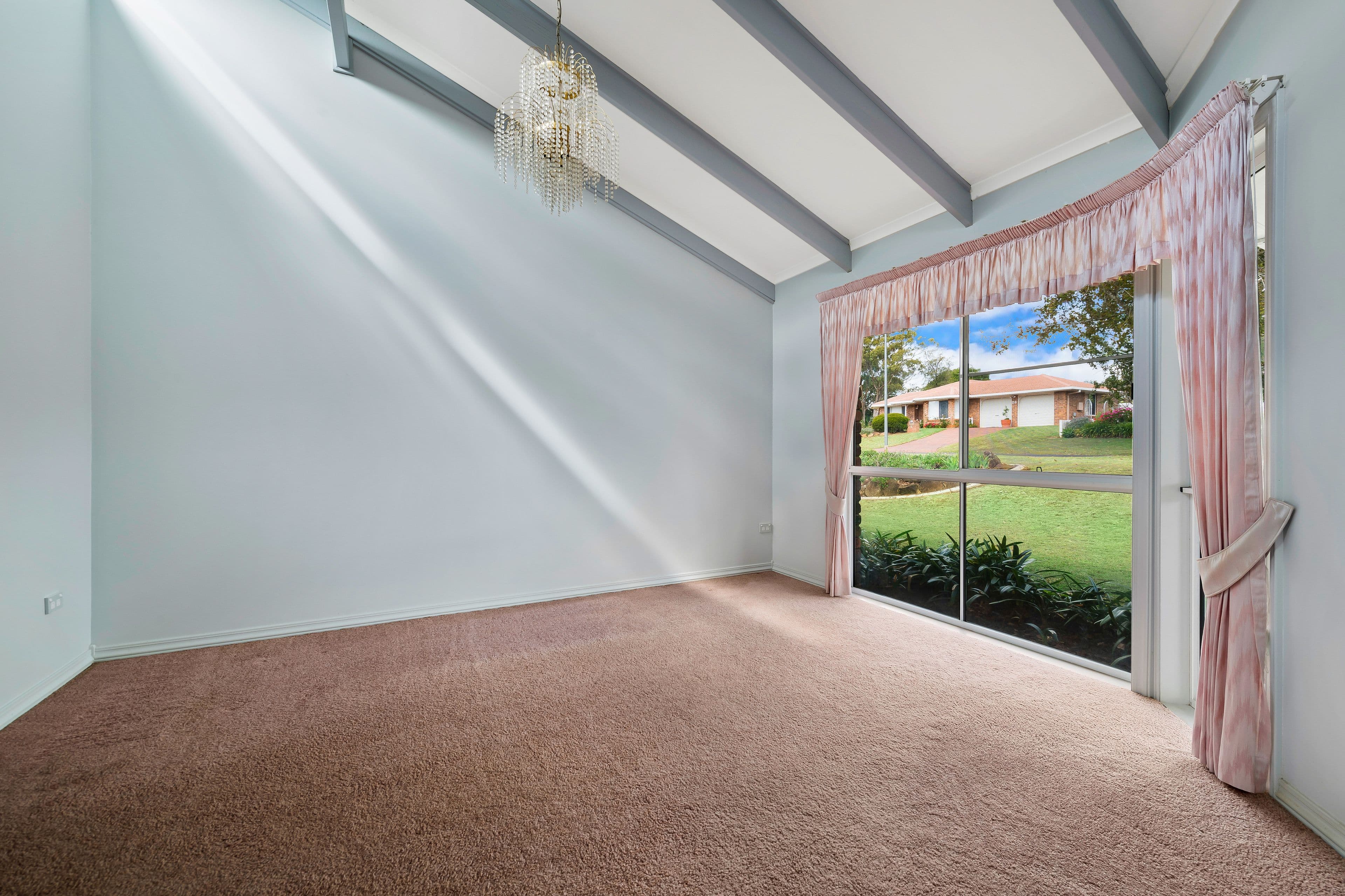 44 Enfield Drive, Bayswater, Bayswater - Thumbnail 3