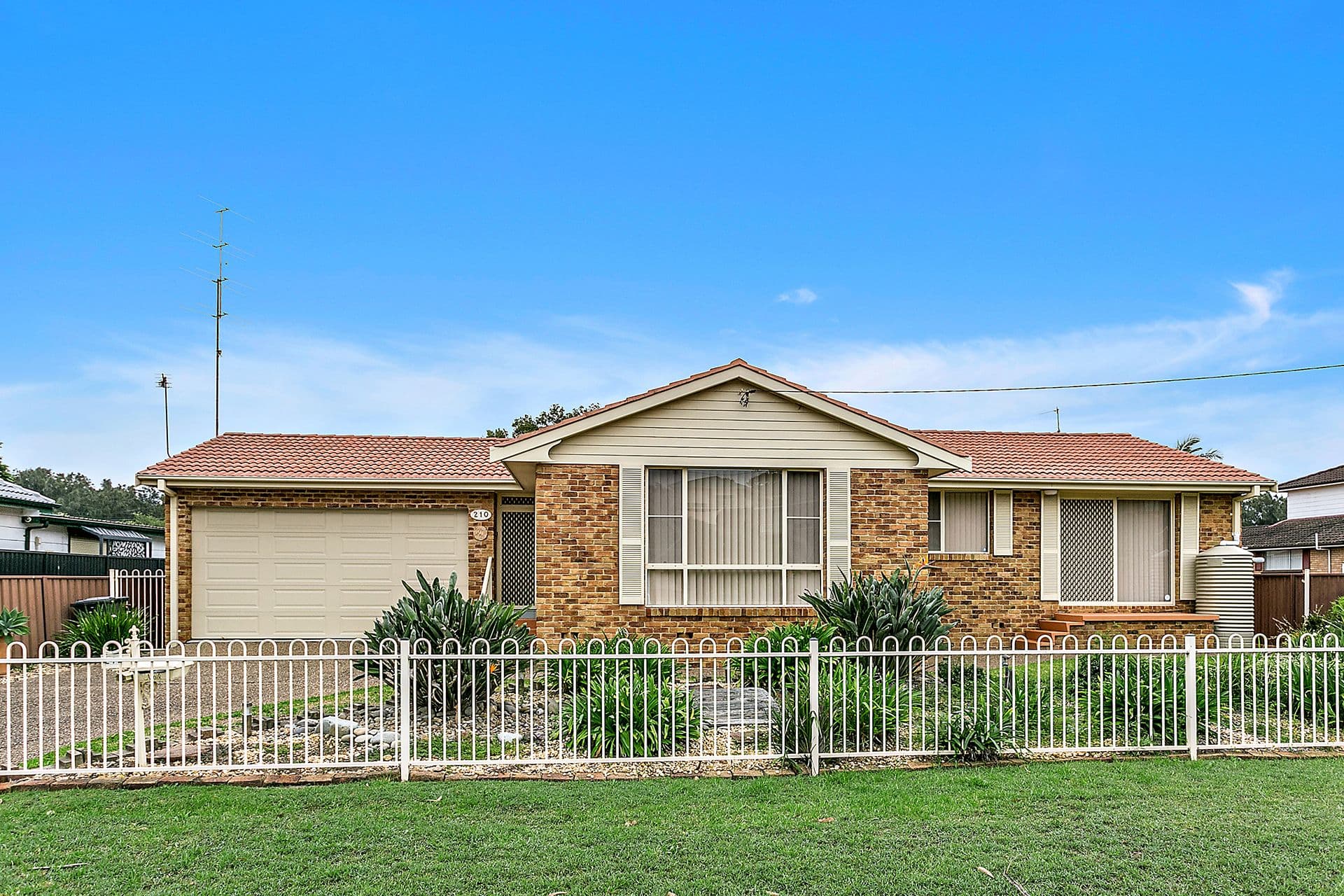 210 Lakeview Parade, Primbee - Image 1