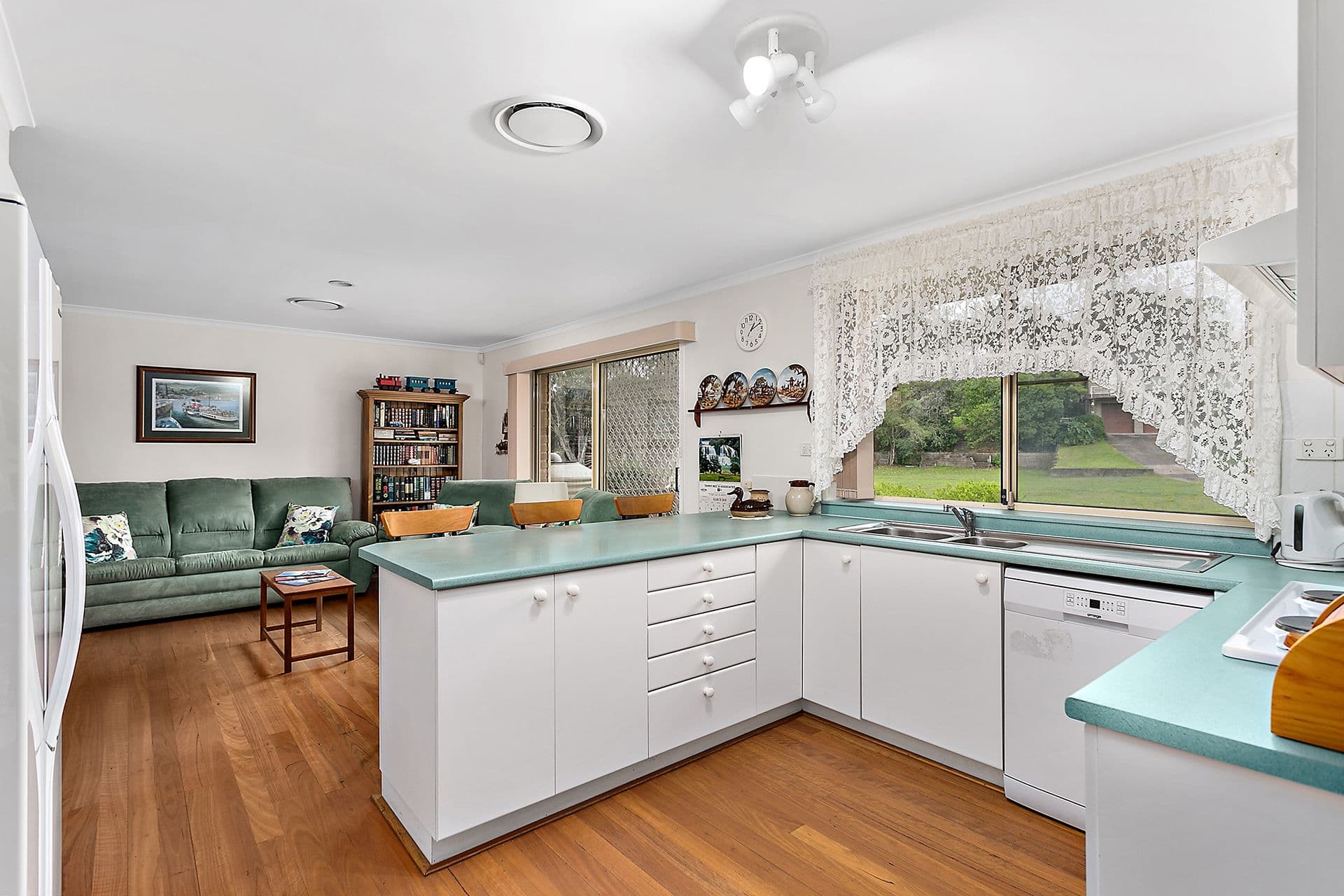 210 Lakeview Parade, Primbee - Thumbnail 3
