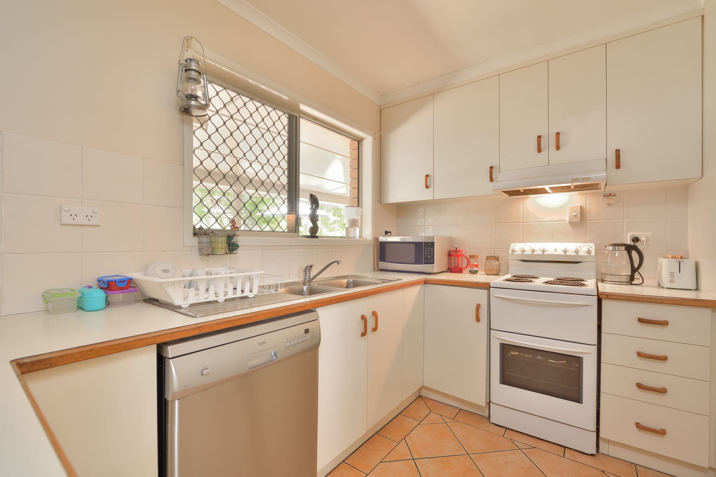 25 Anderson Street, Clinton QLD 4680, Clinton - Thumbnail 4