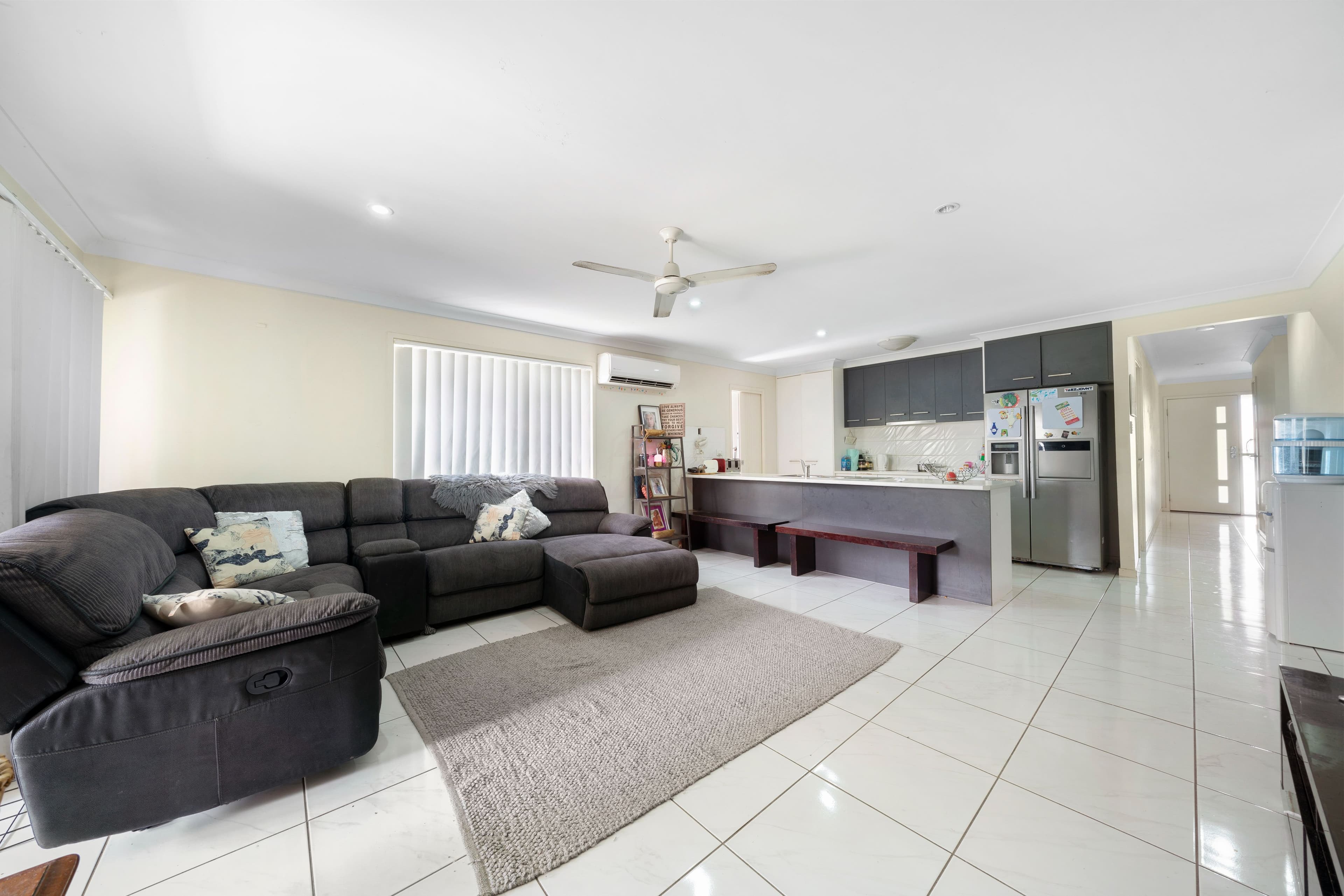 6 Deschamps Close, Loganlea QLD 4131, Loganlea - Thumbnail 3