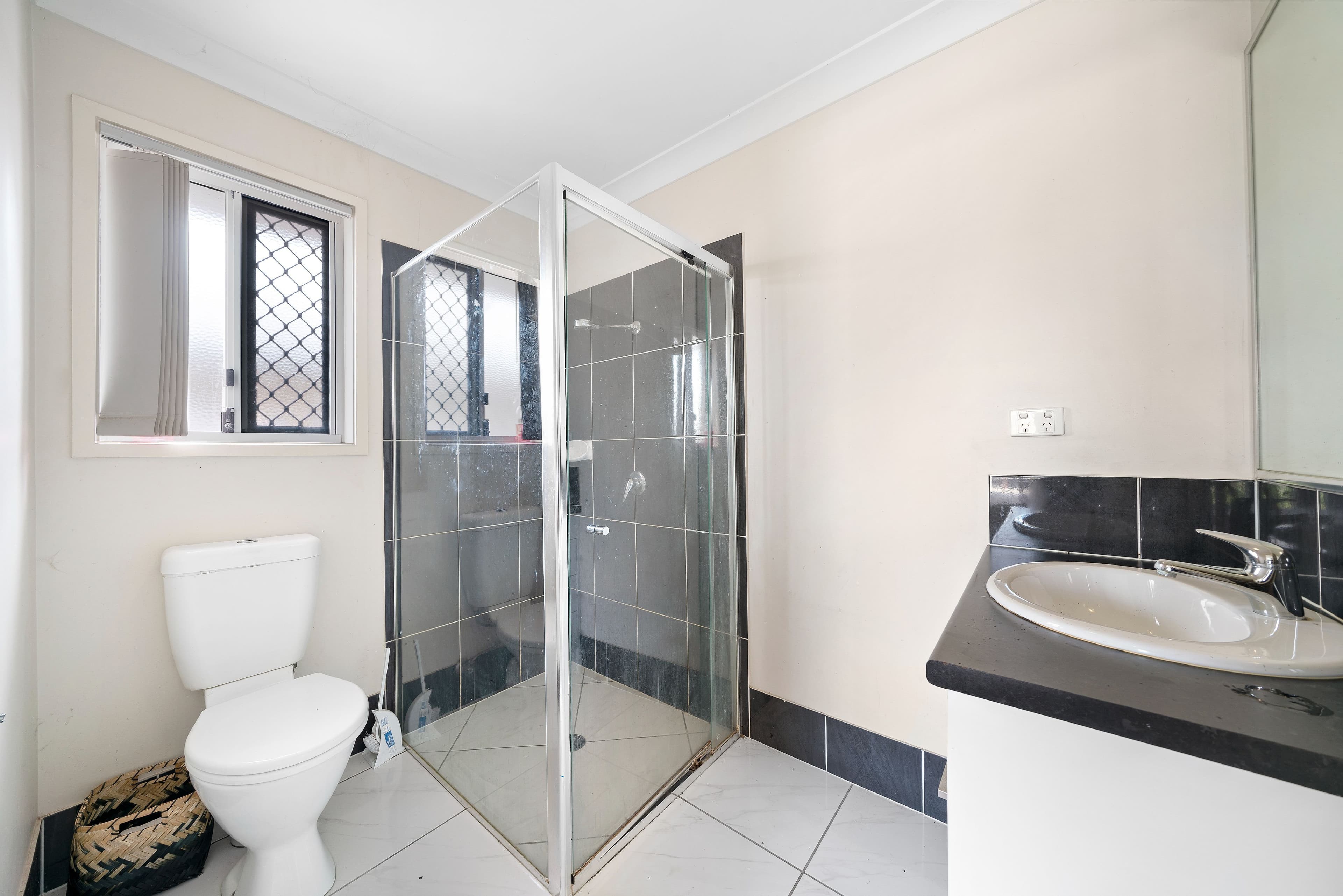6 Deschamps Close, Loganlea QLD 4131, Loganlea - Thumbnail 5