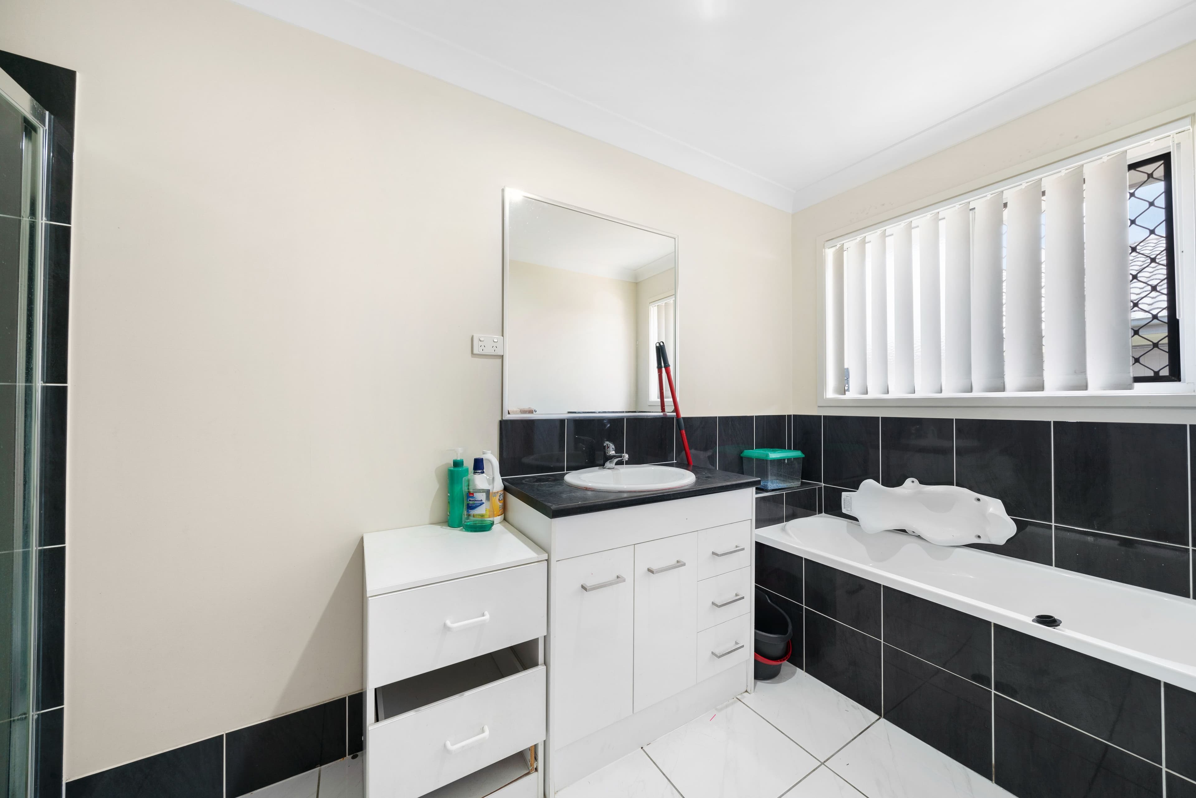 6 Deschamps Close, Loganlea QLD 4131, Loganlea - Thumbnail 8