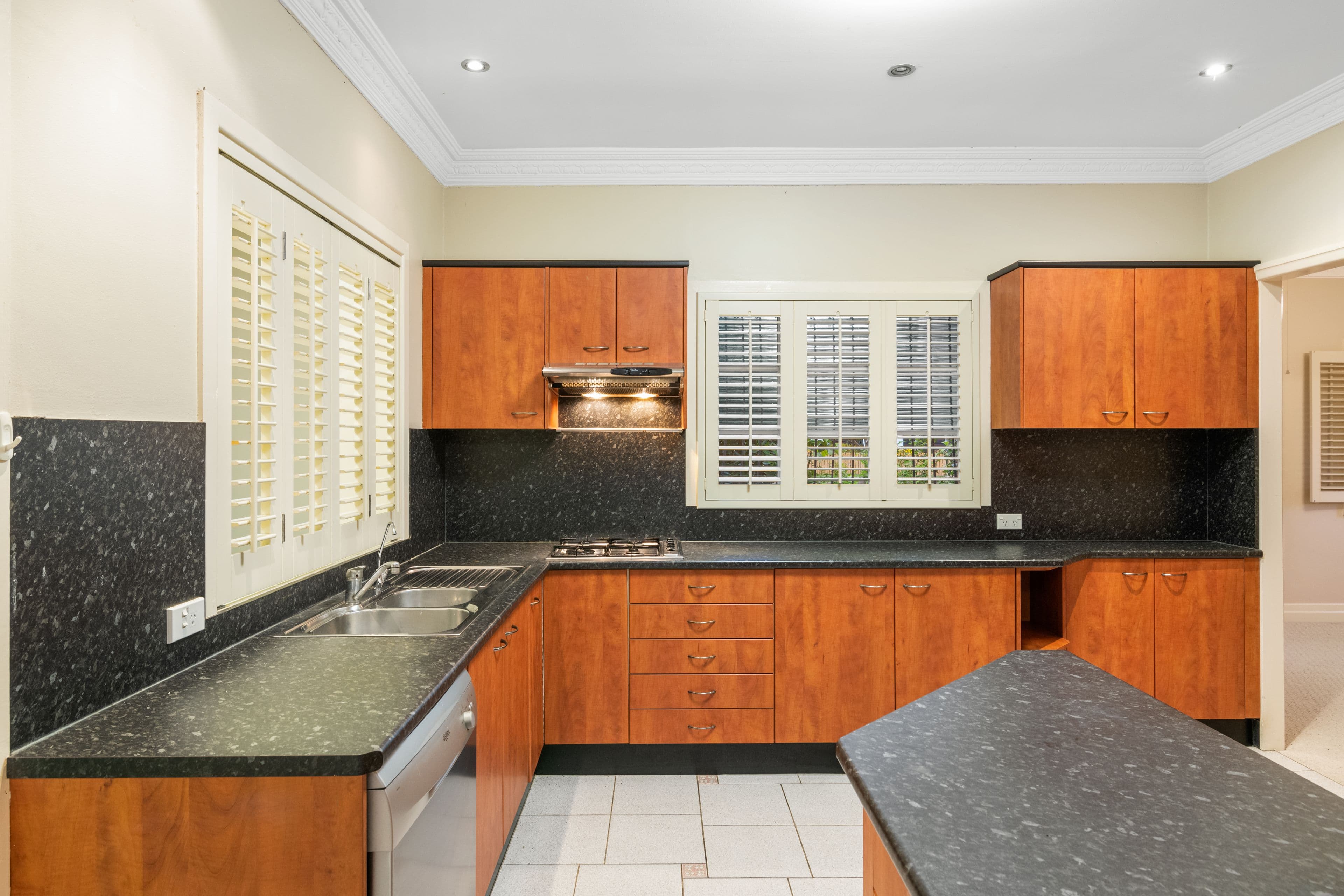 1 Coonara Street, Holland Park QLD 4121, Holland Park - Thumbnail 7