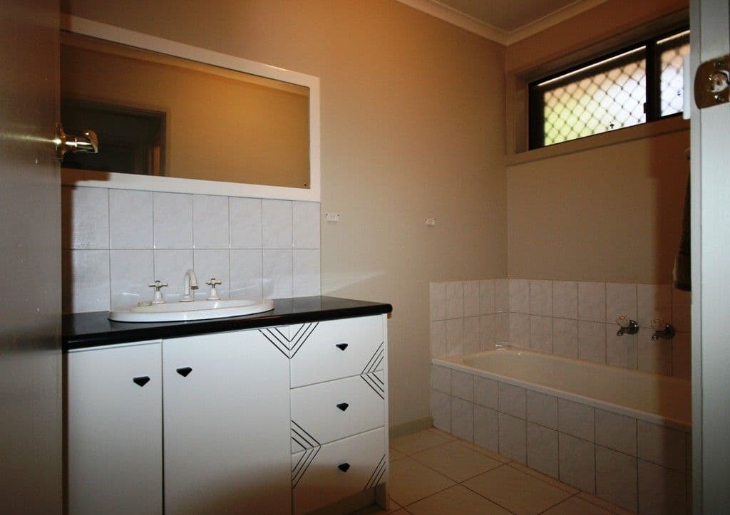 37 Dover Street, ALBANVALE VIC 3021, Albanvale - Thumbnail 6