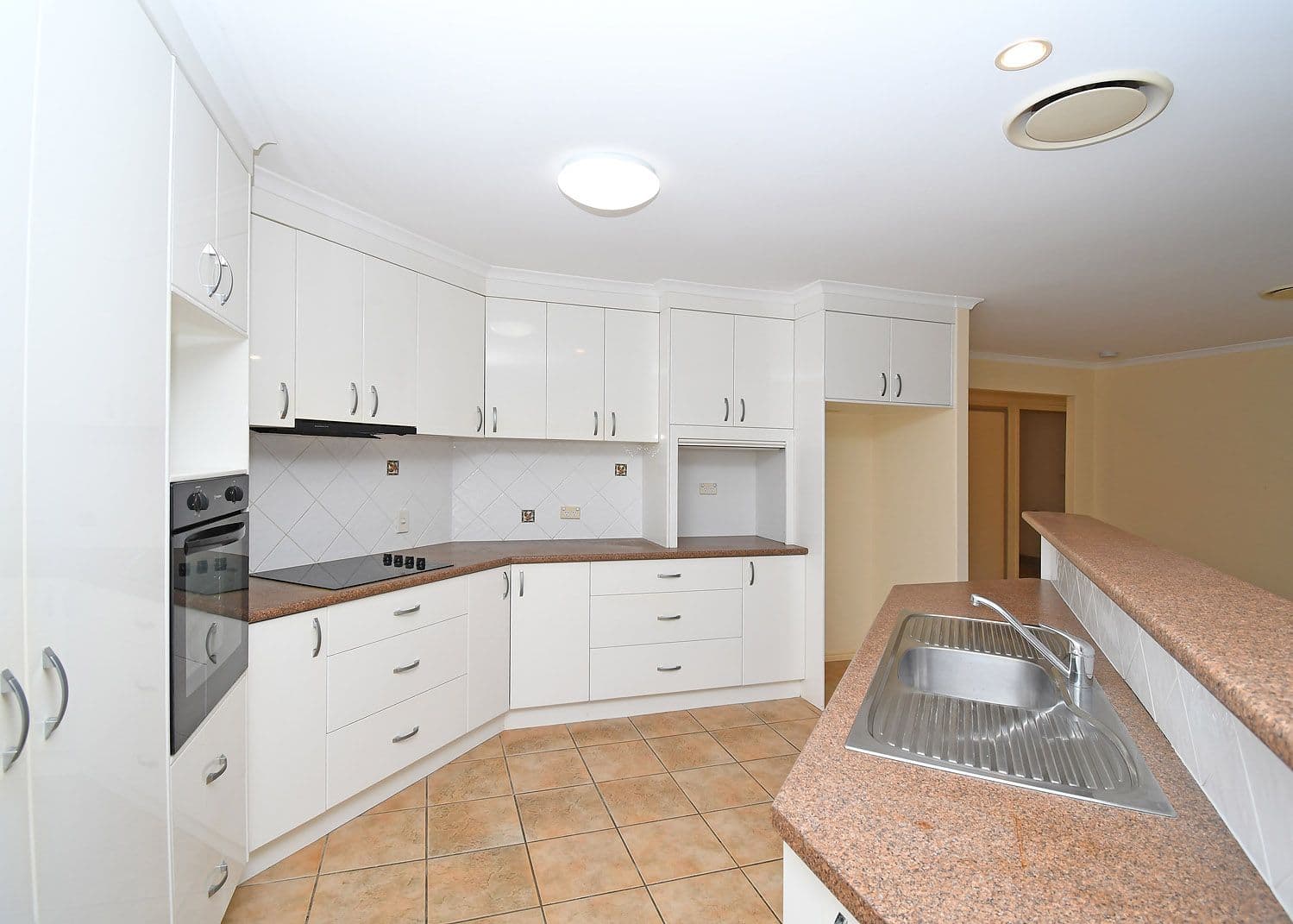 6 Adam Court, Urangan QLD 4655, Urangan - Thumbnail 7