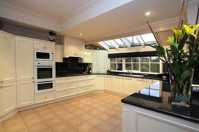 13-15 Jessica Close, WANTIRNA SOUTH VIC 3152, Wantirna South - Thumbnail 2