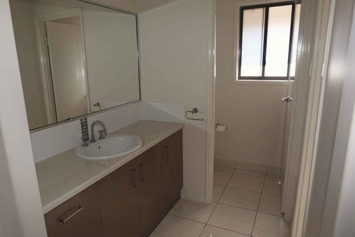 4  Markowitz Place, KIRKWOOD QLD 4680, Kirkwood - Thumbnail 2