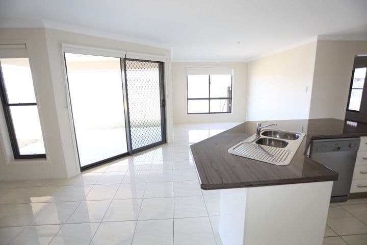 4  Markowitz Place, KIRKWOOD QLD 4680, Kirkwood - Thumbnail 3