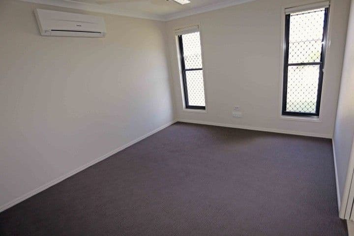 4  Markowitz Place, KIRKWOOD QLD 4680, Kirkwood - Thumbnail 4