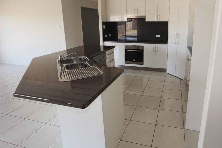 4  Markowitz Place, KIRKWOOD QLD 4680, Kirkwood - Thumbnail 8