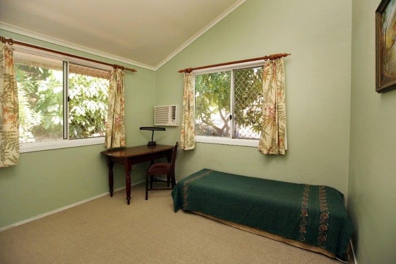10 Glasgow Avenue, MOUNT LOUISA QLD 4814, Mount Louisa - Thumbnail 2