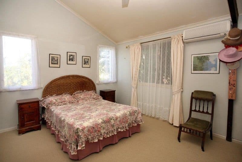 10 Glasgow Avenue, MOUNT LOUISA QLD 4814, Mount Louisa - Thumbnail 4
