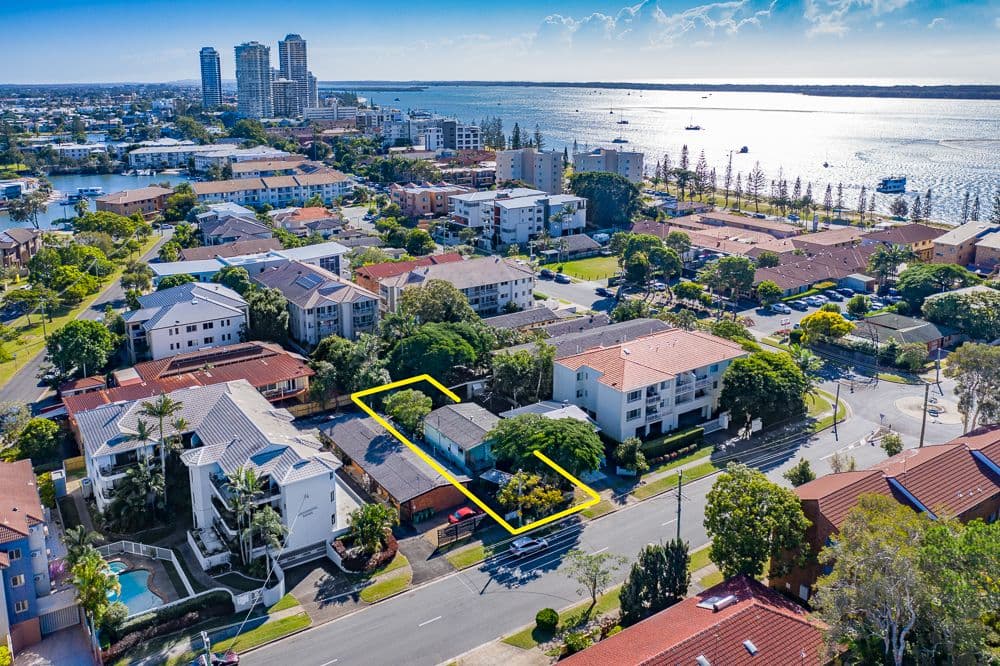 13 Parr Street, Biggera Waters QLD 4216, Biggera Waters - Thumbnail 2